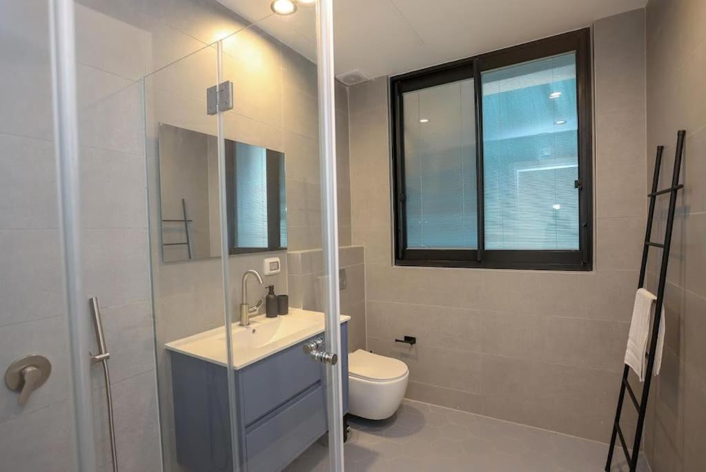 Luxury Studio Beach Flat 108 view 4
