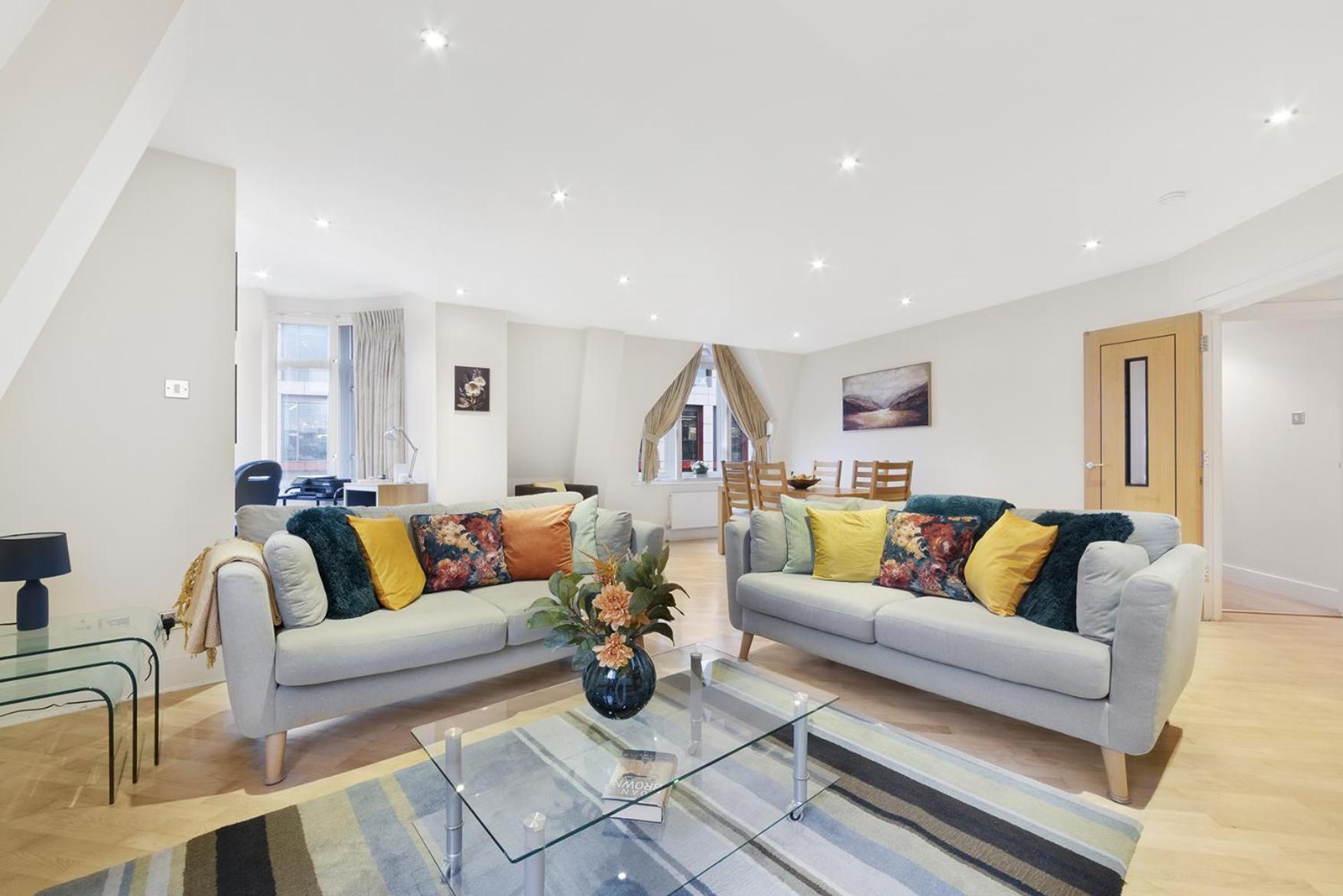 Farringdon Penthouse Spacious 3 Bedroom 2 Bath