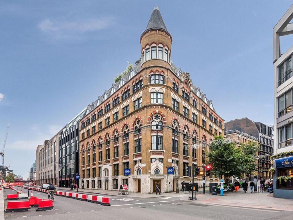 Farringdon Penthouse Spacious 3 Bedroom 2 Bath