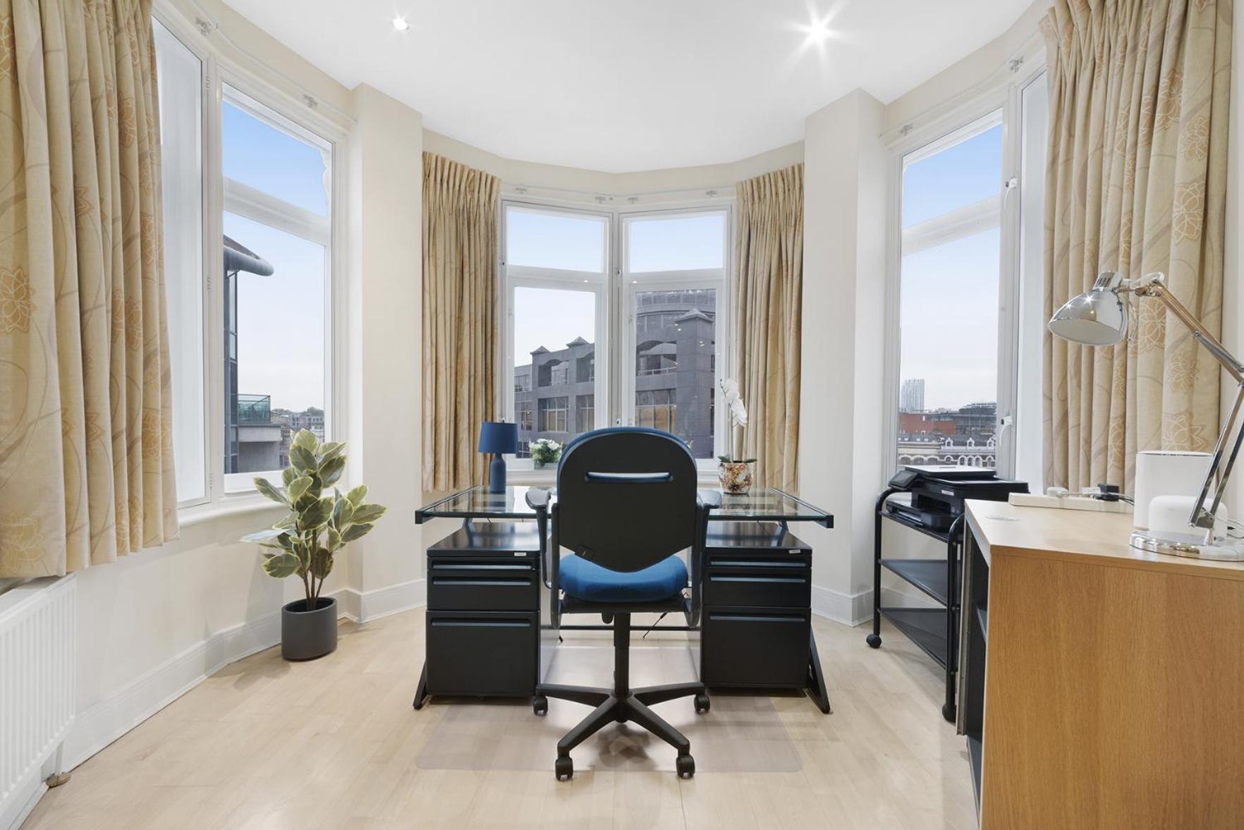 Farringdon Penthouse Spacious 3 Bedroom 2 Bath