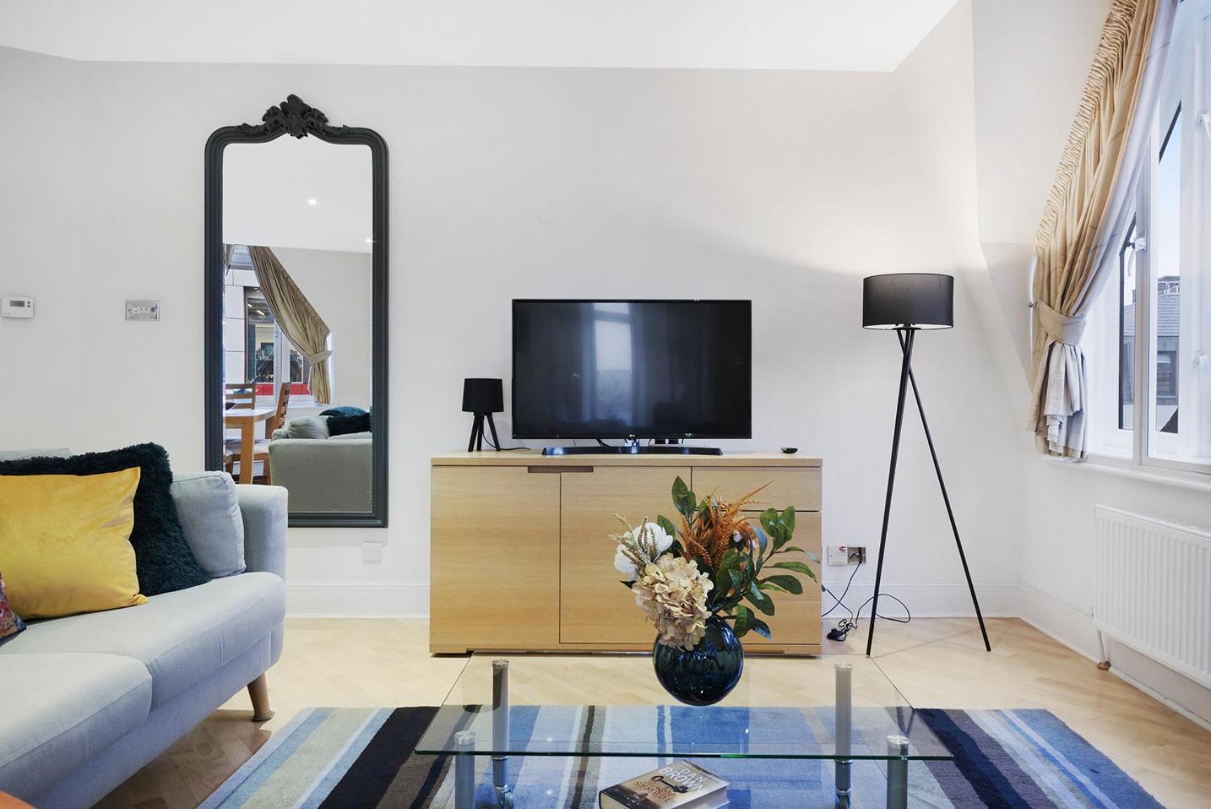 Farringdon Penthouse Spacious 3 Bedroom 2 Bath