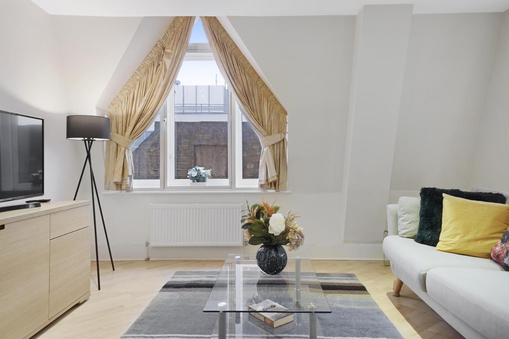 Farringdon Penthouse Spacious 3 Bedroom 2 Bath
