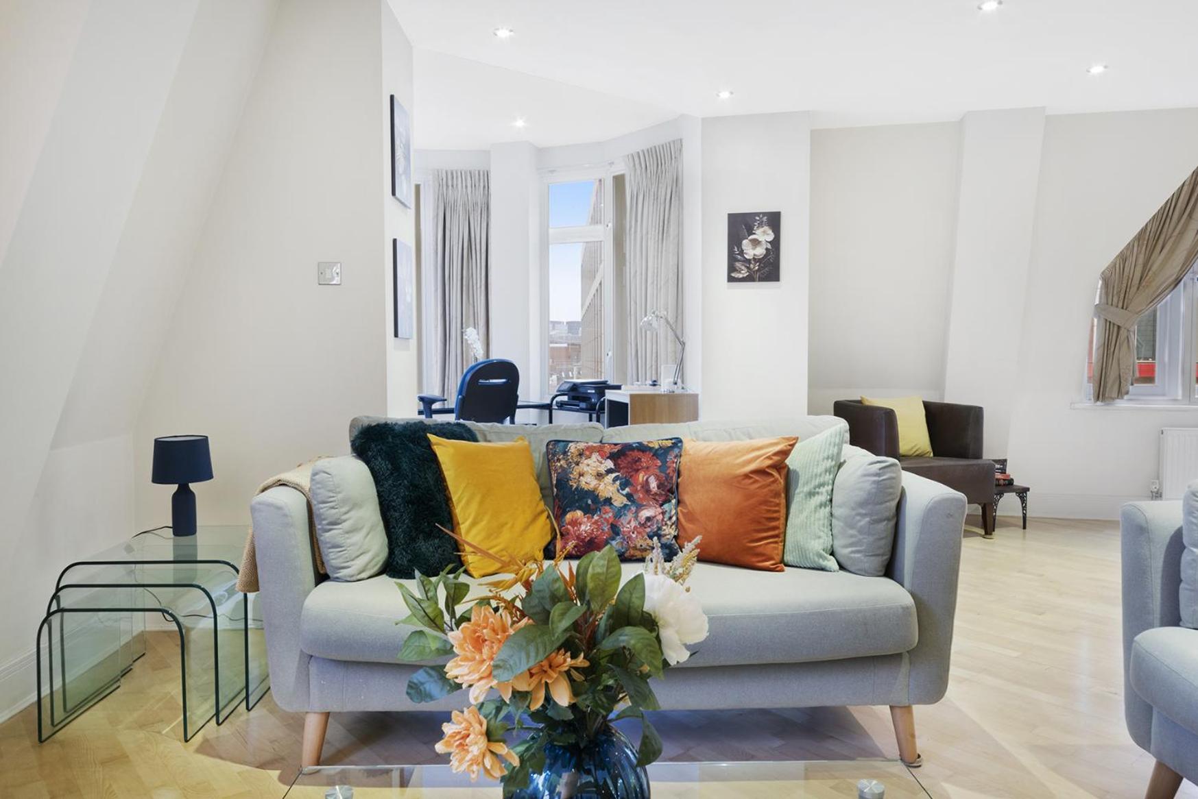 Farringdon Penthouse Spacious 3 Bedroom 2 Bath