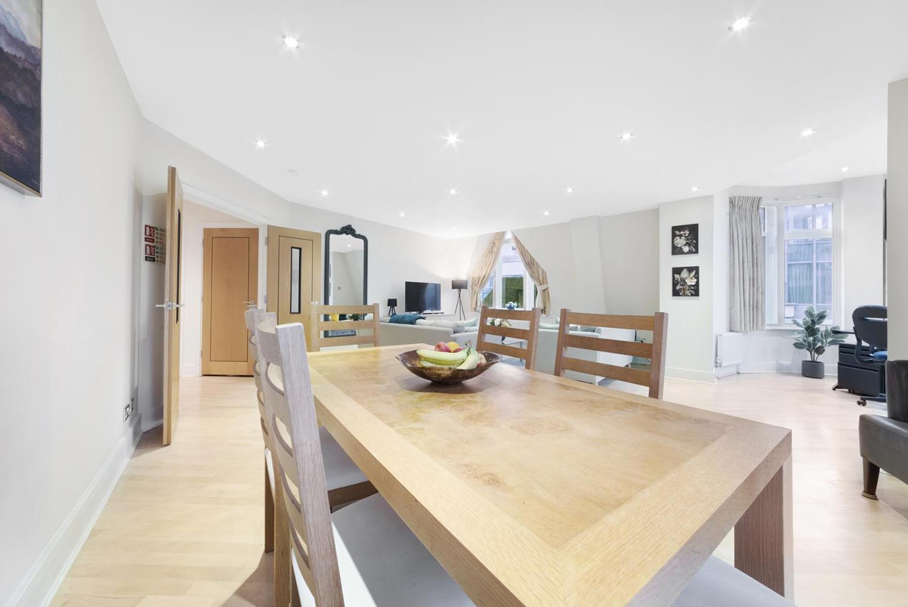 Farringdon Penthouse Spacious 3 Bedroom 2 Bath