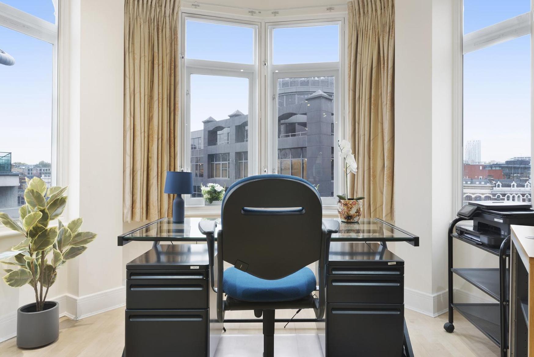 Farringdon Penthouse Spacious 3 Bedroom 2 Bath