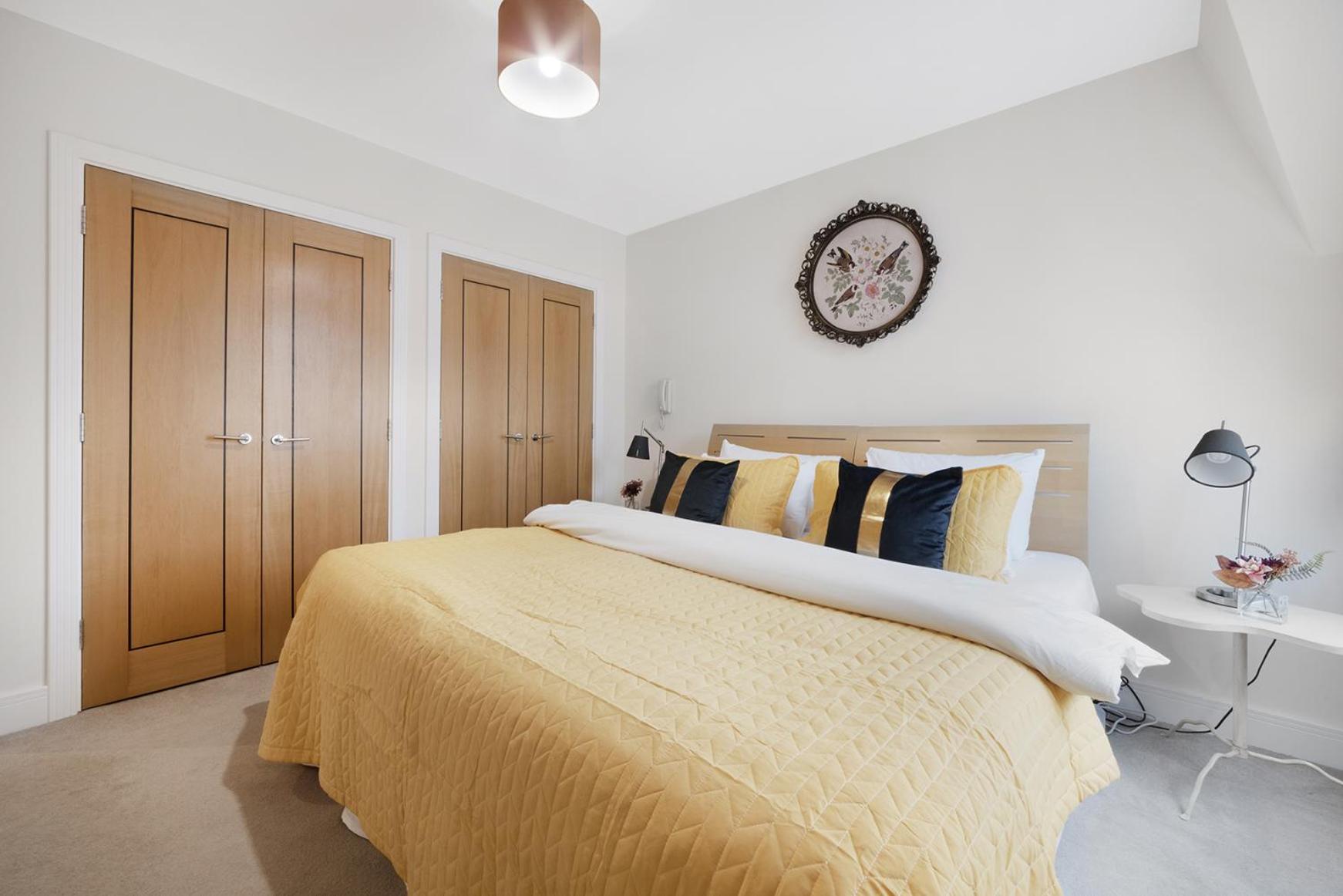 Farringdon Penthouse Spacious 3 Bedroom 2 Bath