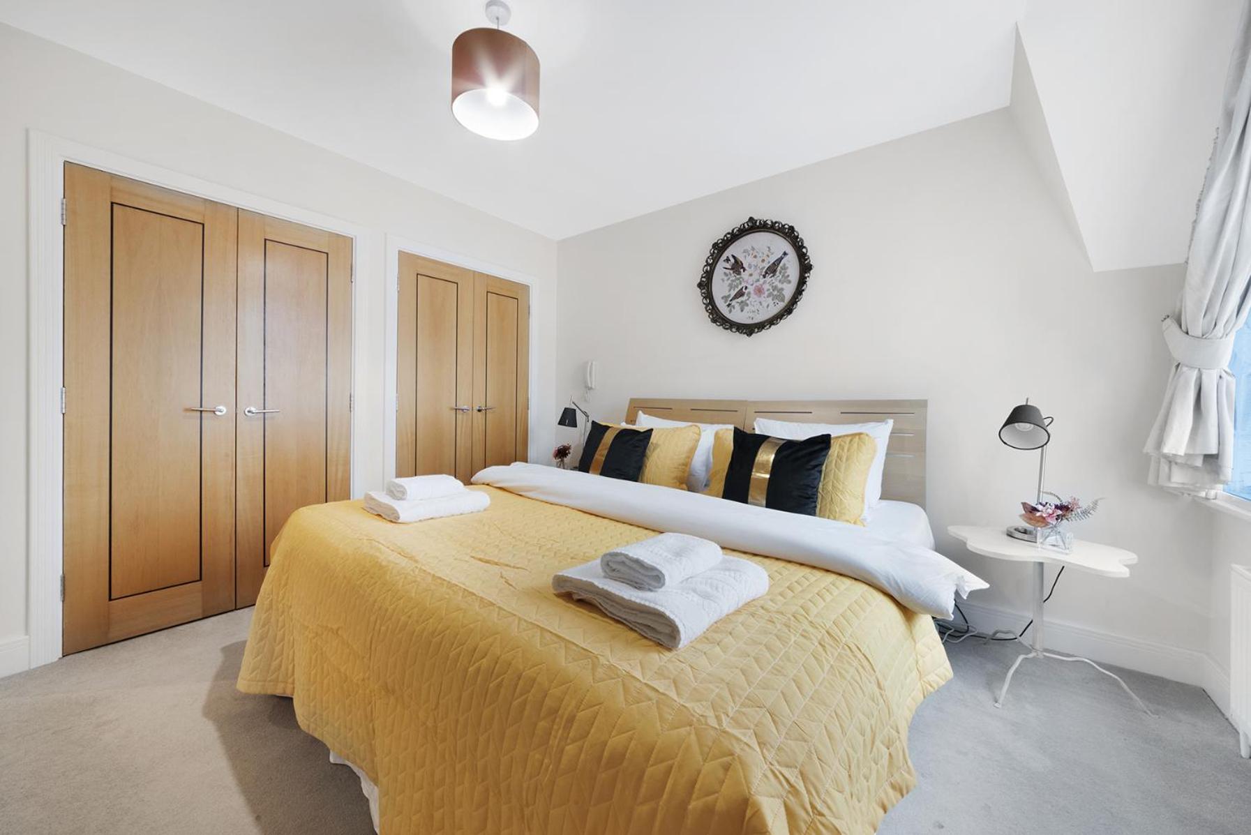 Farringdon Penthouse Spacious 3 Bedroom 2 Bath