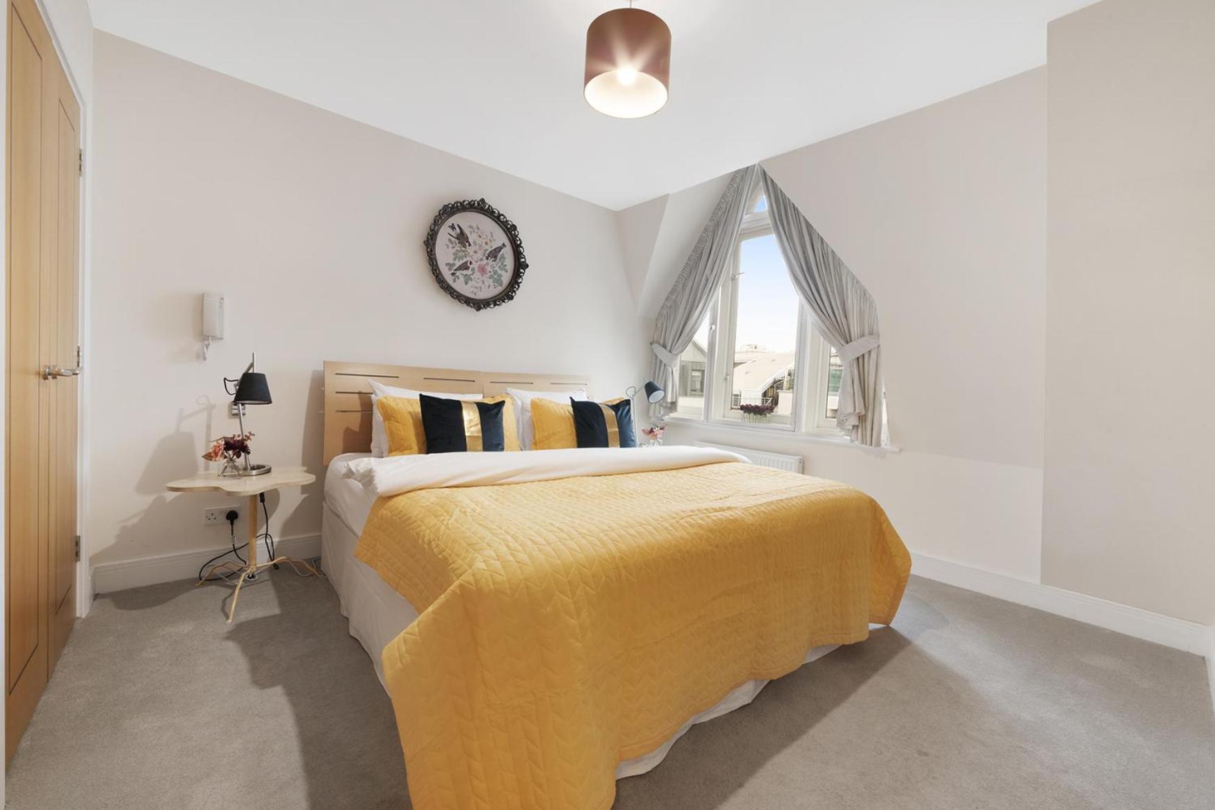 Farringdon Penthouse Spacious 3 Bedroom 2 Bath