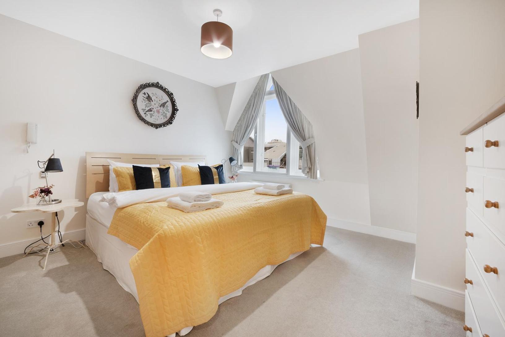 Farringdon Penthouse Spacious 3 Bedroom 2 Bath