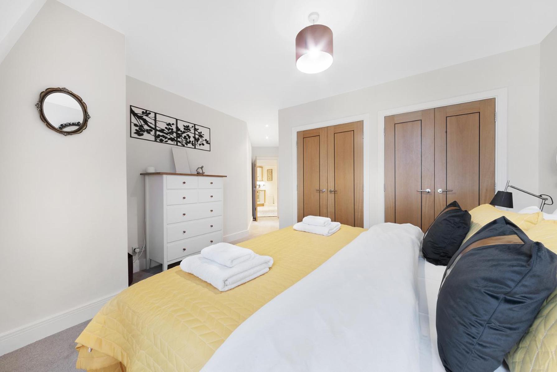 Farringdon Penthouse Spacious 3 Bedroom 2 Bath