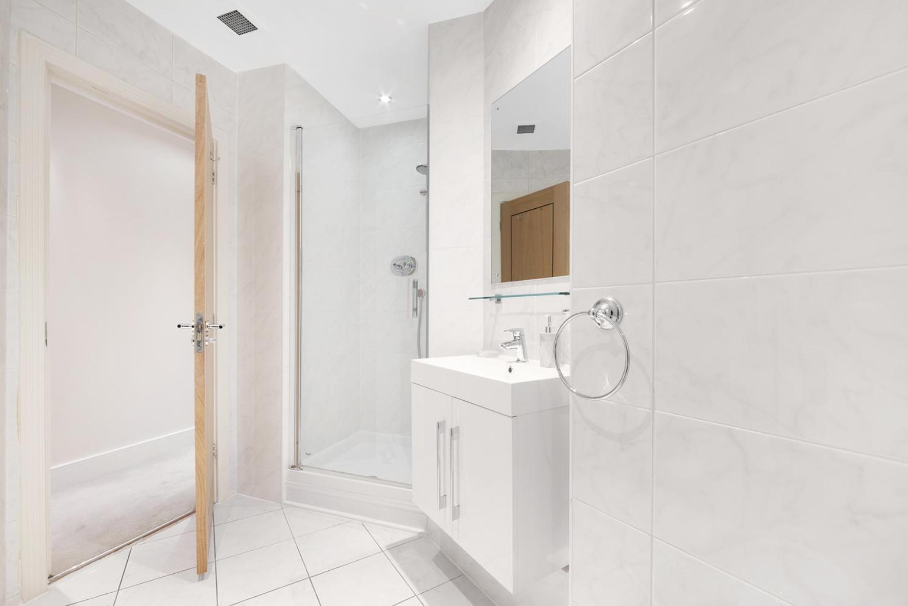 Farringdon Penthouse Spacious 3 Bedroom 2 Bath