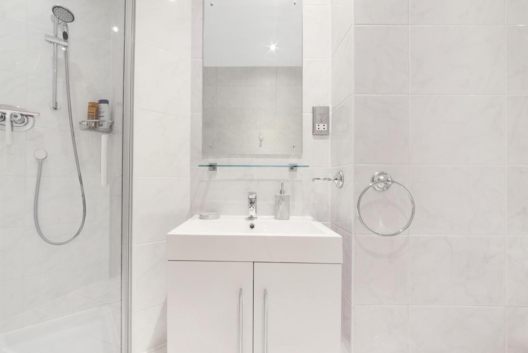 Farringdon Penthouse Spacious 3 Bedroom 2 Bath