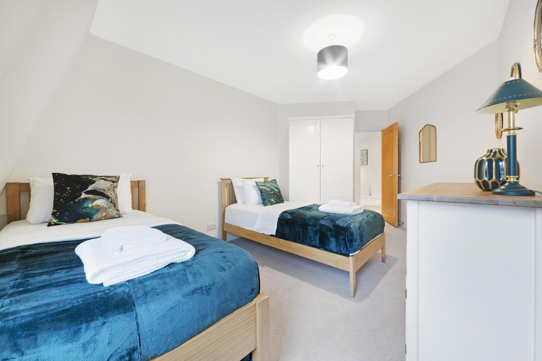 Farringdon Penthouse Spacious 3 Bedroom 2 Bath