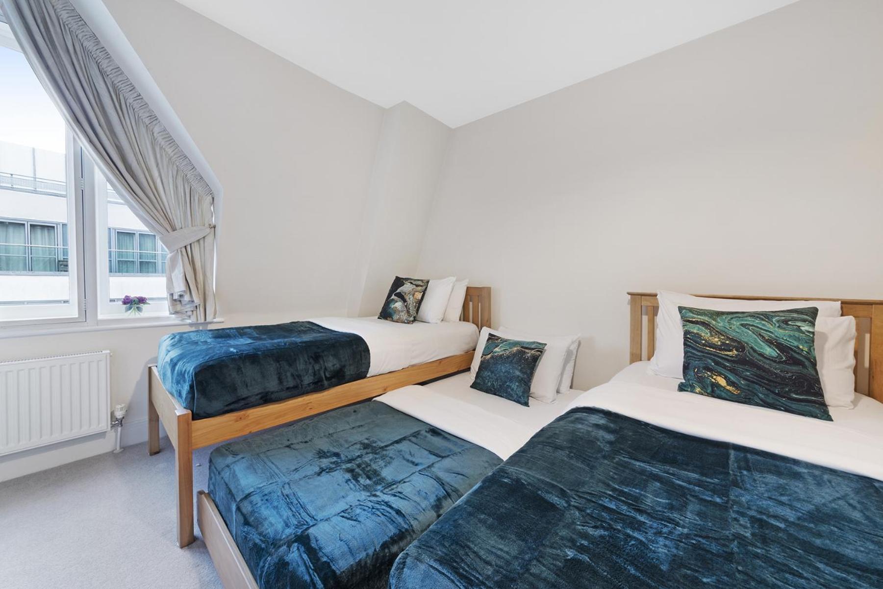 Farringdon Penthouse Spacious 3 Bedroom 2 Bath