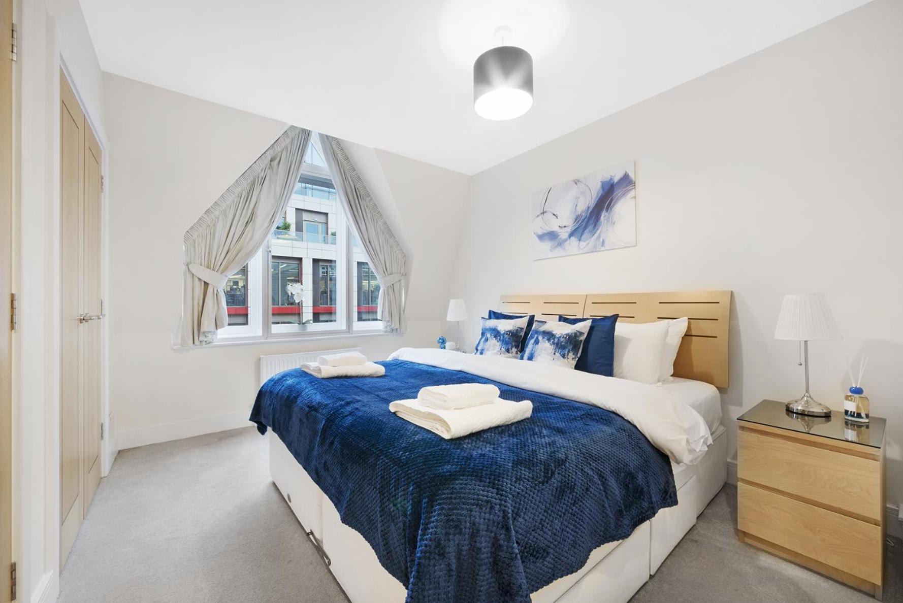 Farringdon Penthouse Spacious 3 Bedroom 2 Bath