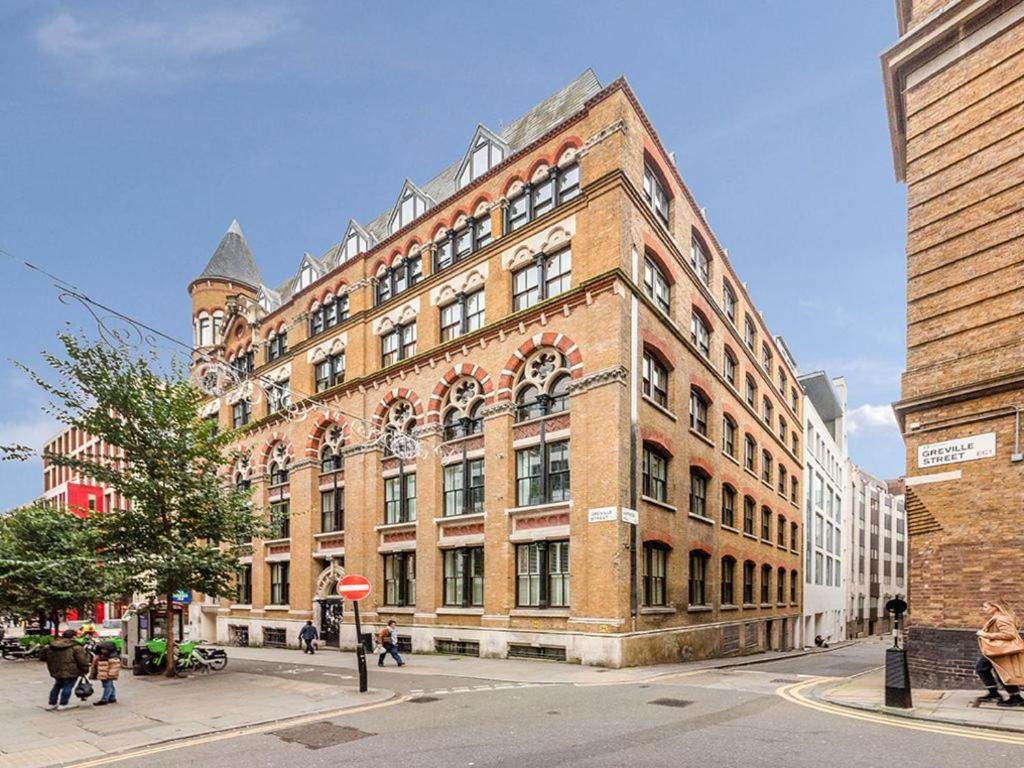 Farringdon Penthouse Spacious 3 Bedroom 2 Bath