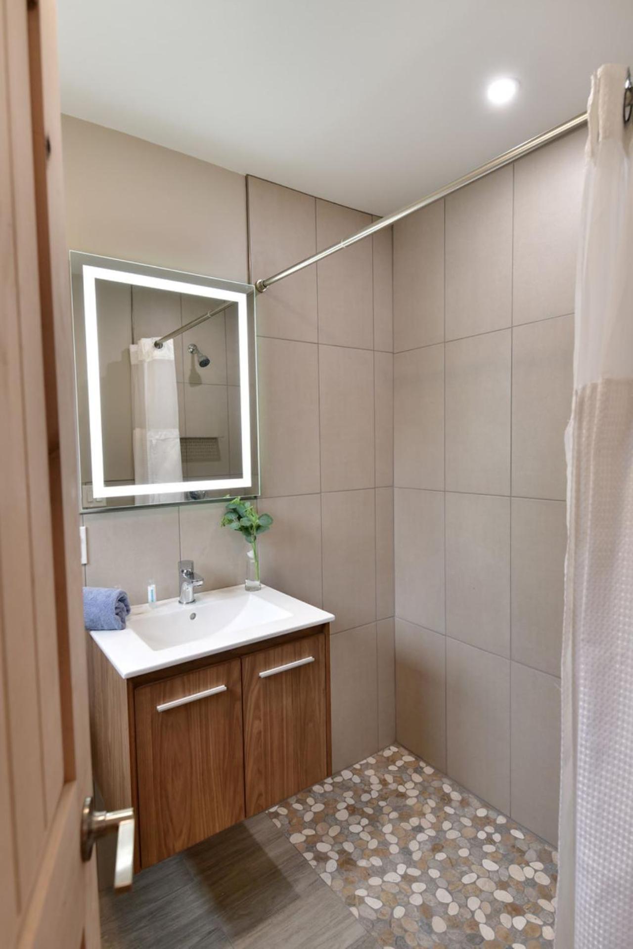 Delton Oaks Resort Motel