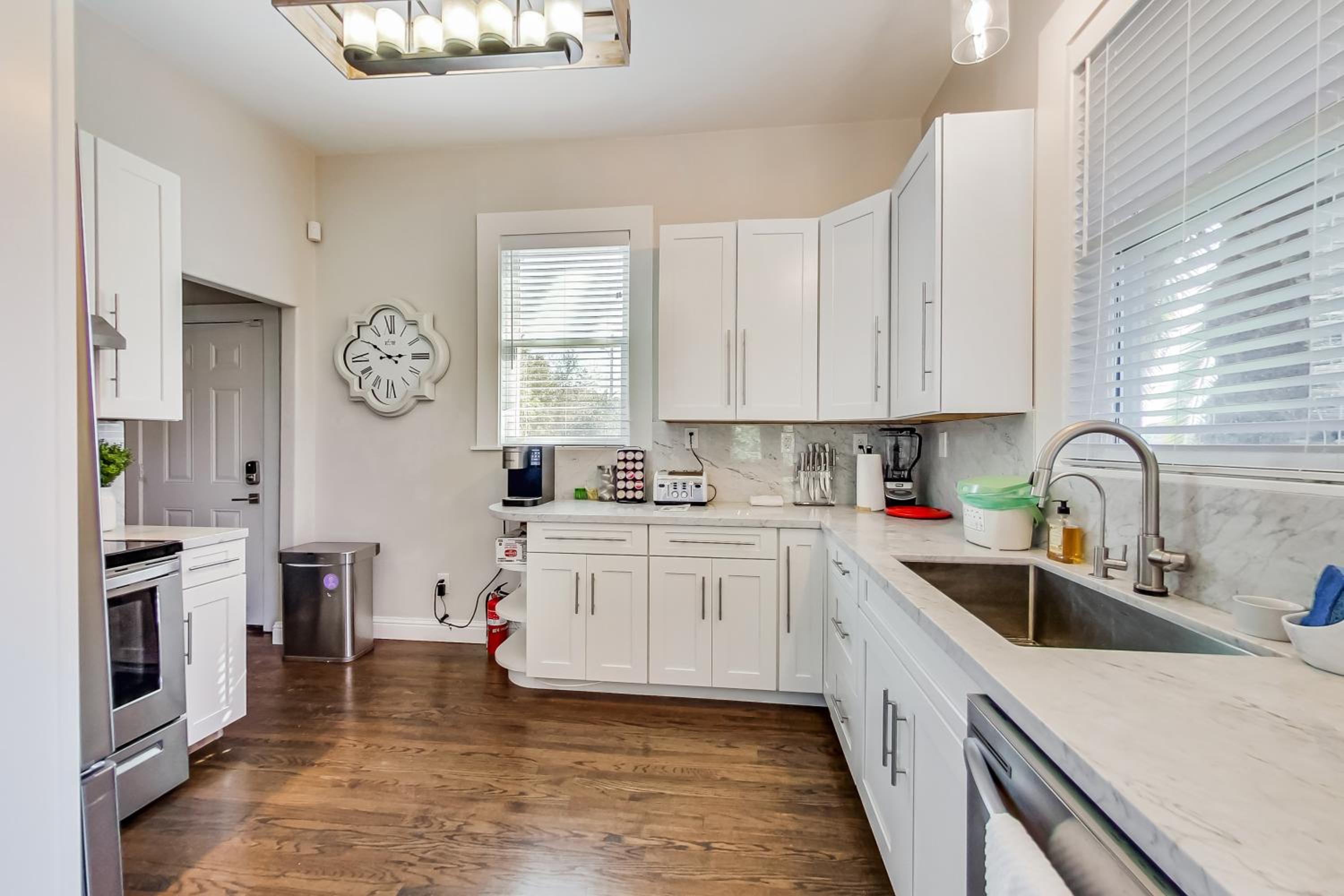 4BR4BA Hidden Gem WD Parking view 4