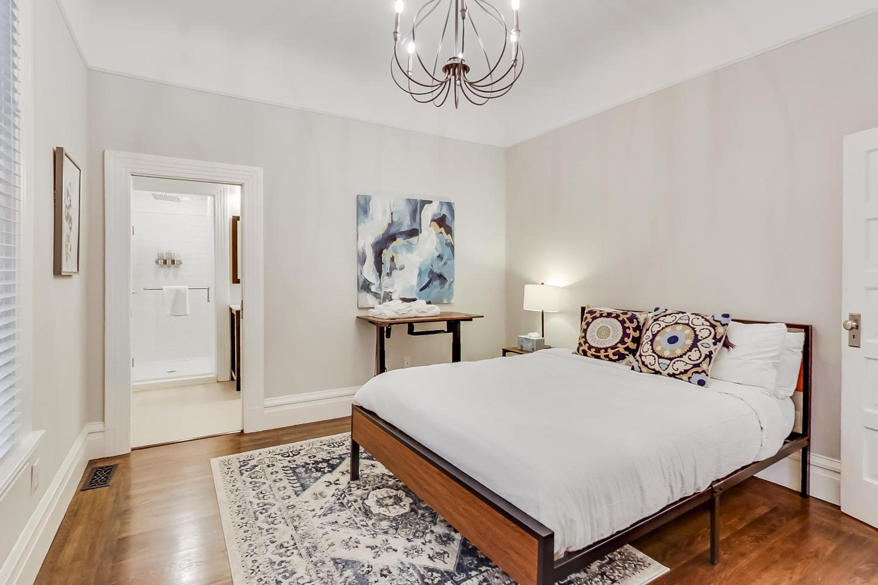 4BR4BA Hidden Gem WD Parking view 3