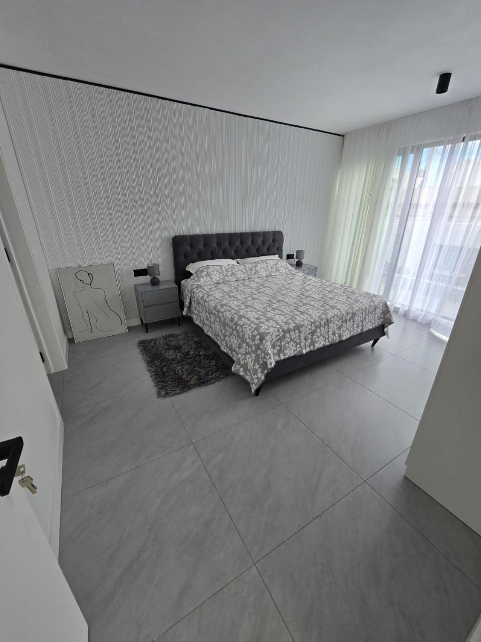 Private Accommodation Nino No 1