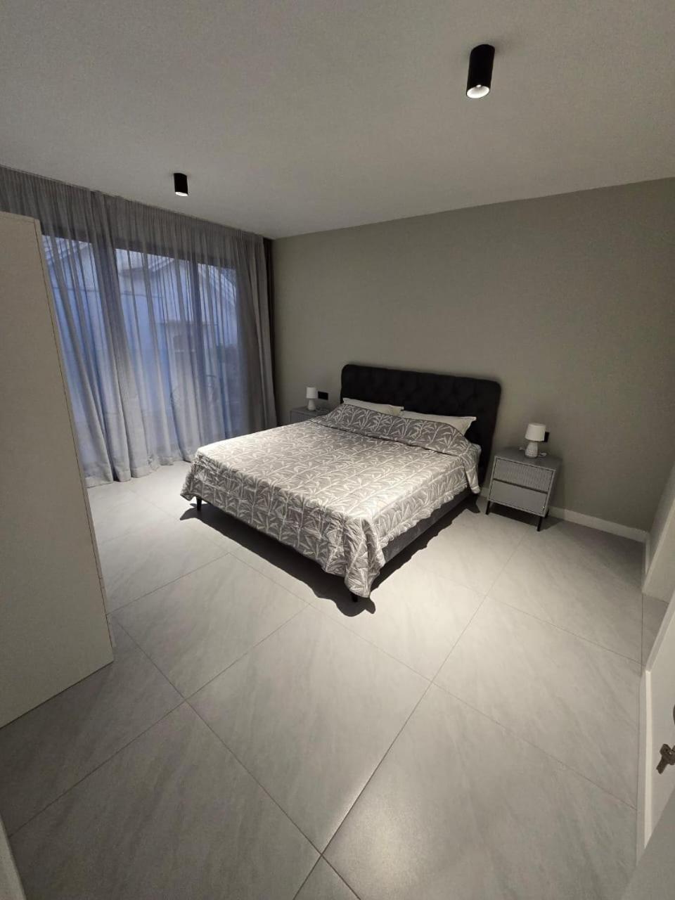 Private Accommodation Nino No 1