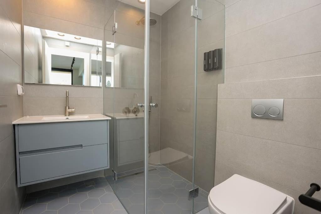 Luxury Studio Beach Flat 212 view 5