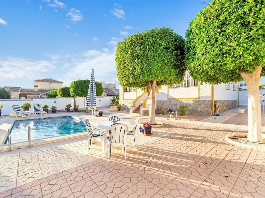 Villa-Private Pool-Central-Quesada PMT26 view 5