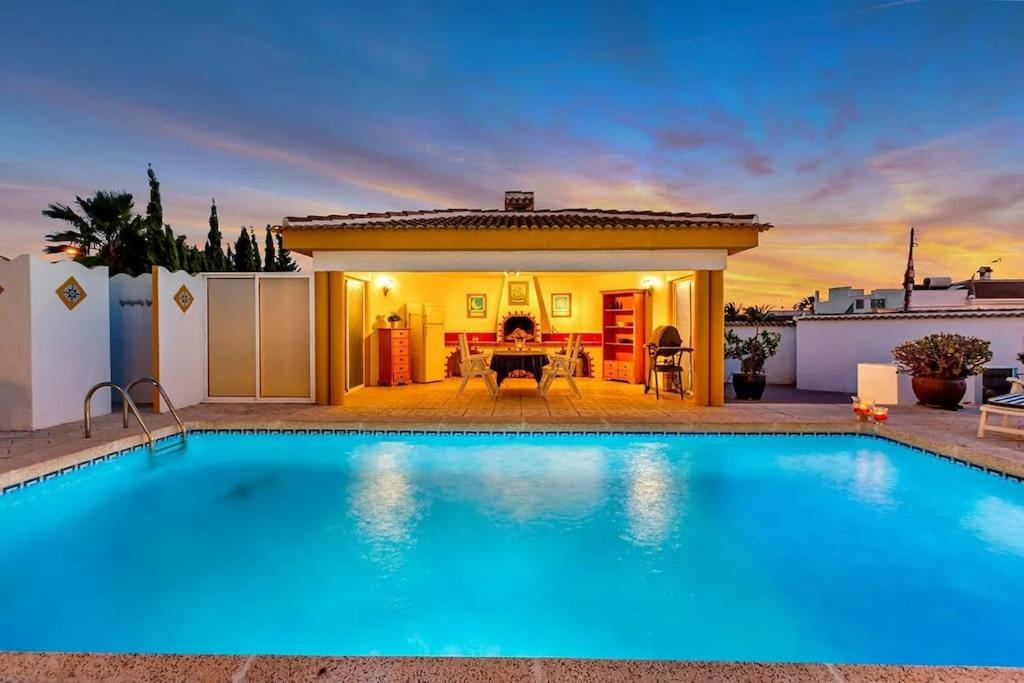 Villa-Private Pool-Central-Quesada PMT26 view 2