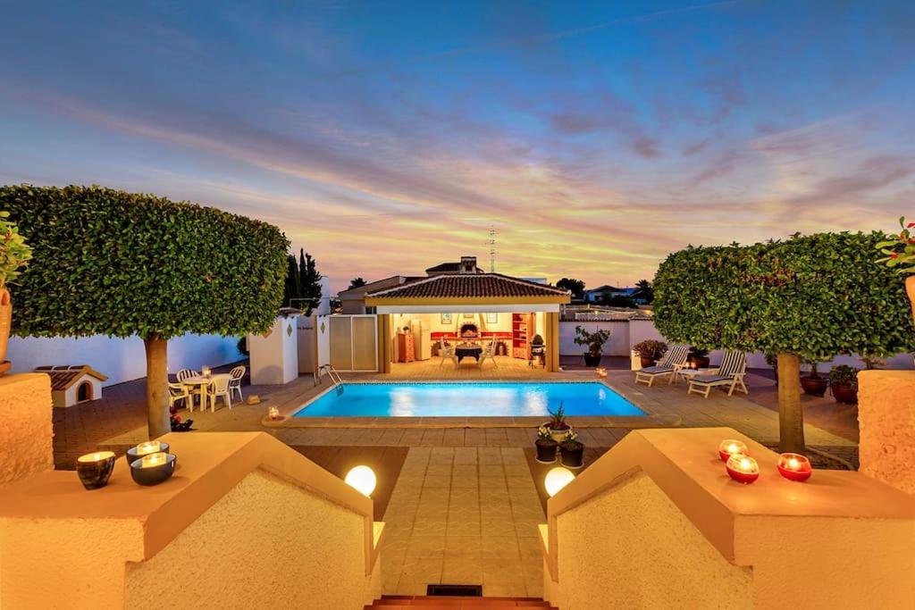 Villa-Private Pool-Central-Quesada PMT26 view 4