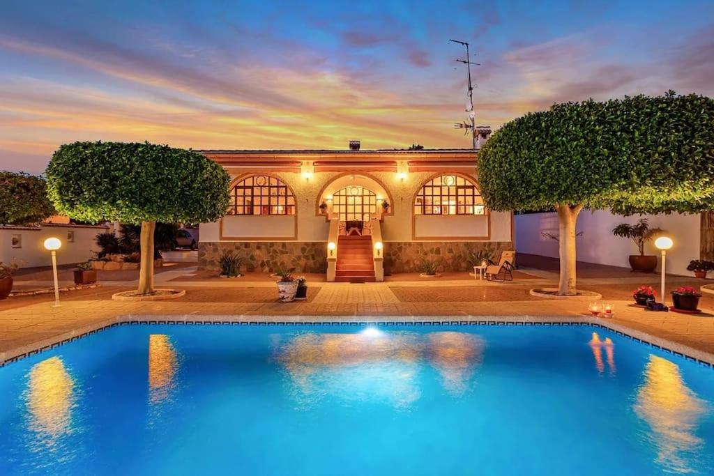 Villa-Private Pool-Central-Quesada PMT26 view 3