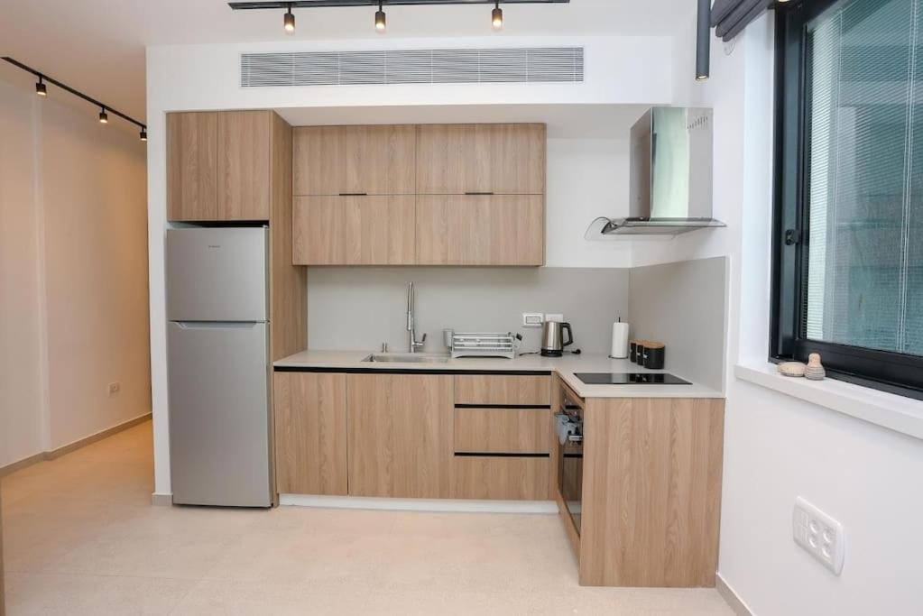 Luxury Studio Beach Flat 213 view 5