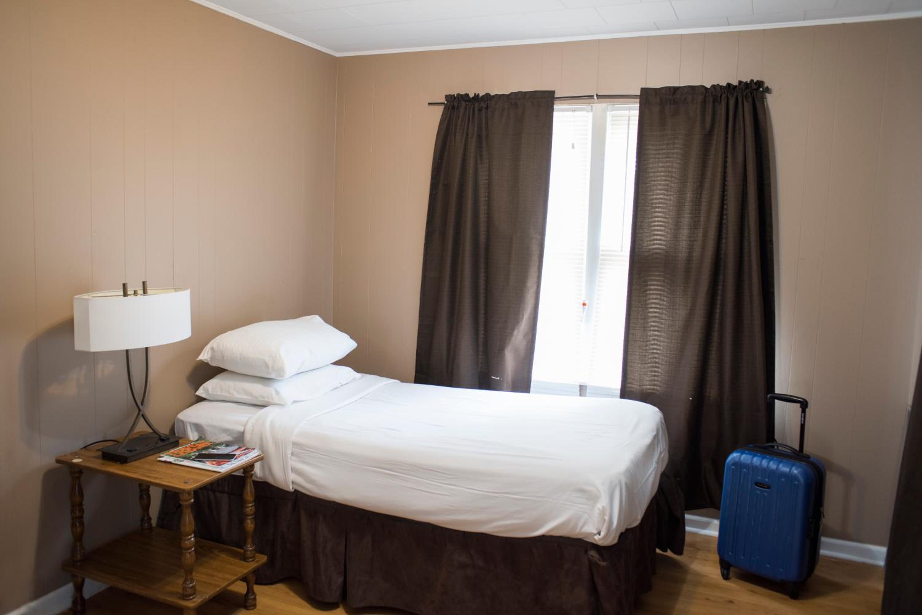 Delton Oaks Resort Motel