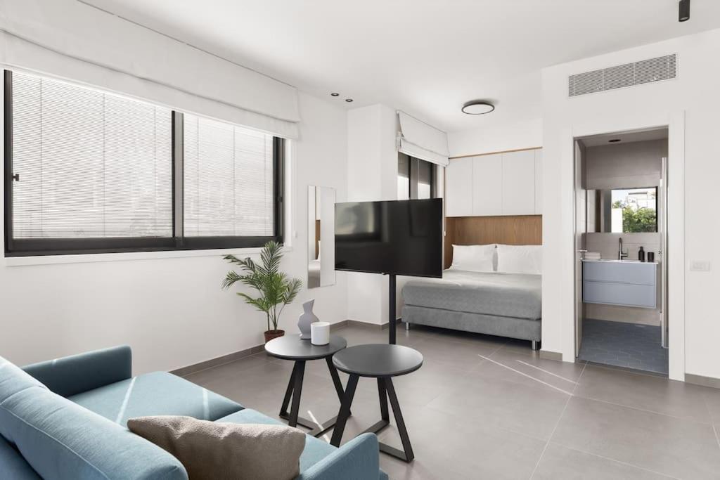 Luxury Studio Beach Flat 421 view 2
