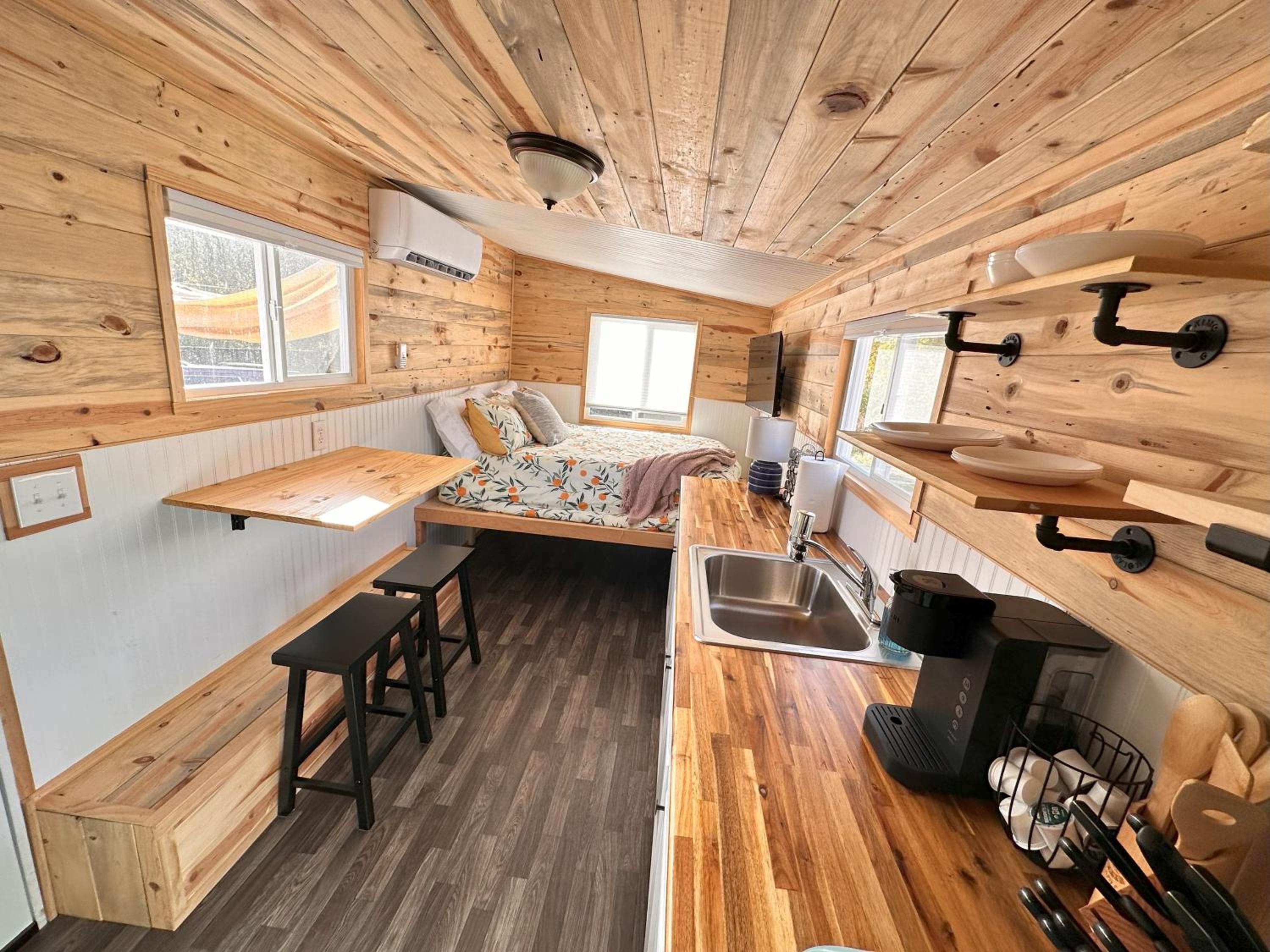Enchanting Getaway Farmhouse And Tiny House Duo - Property Image 12