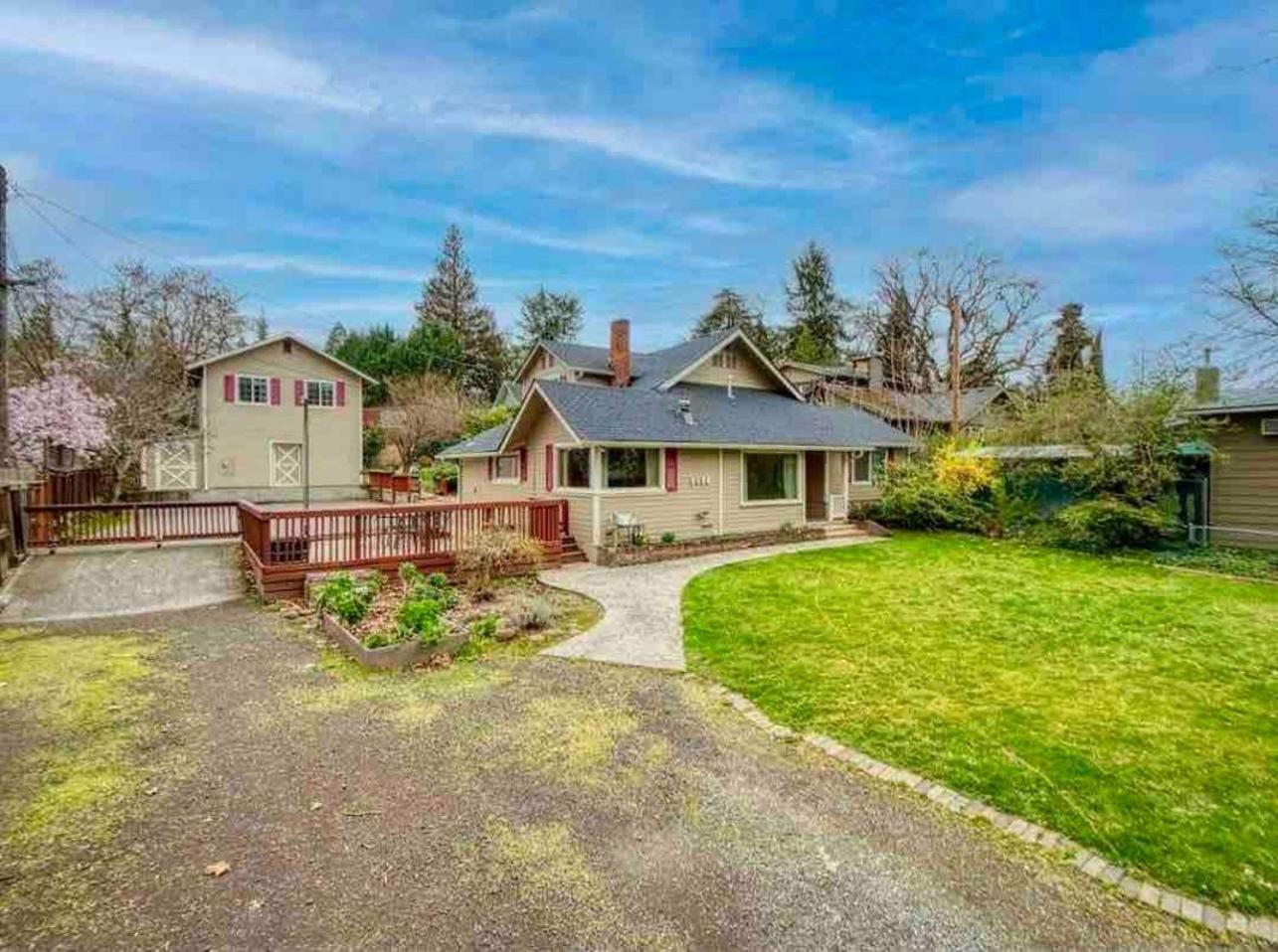 Medford Vacations - Medford Home And 2 Condos With Pool - Property Image 37