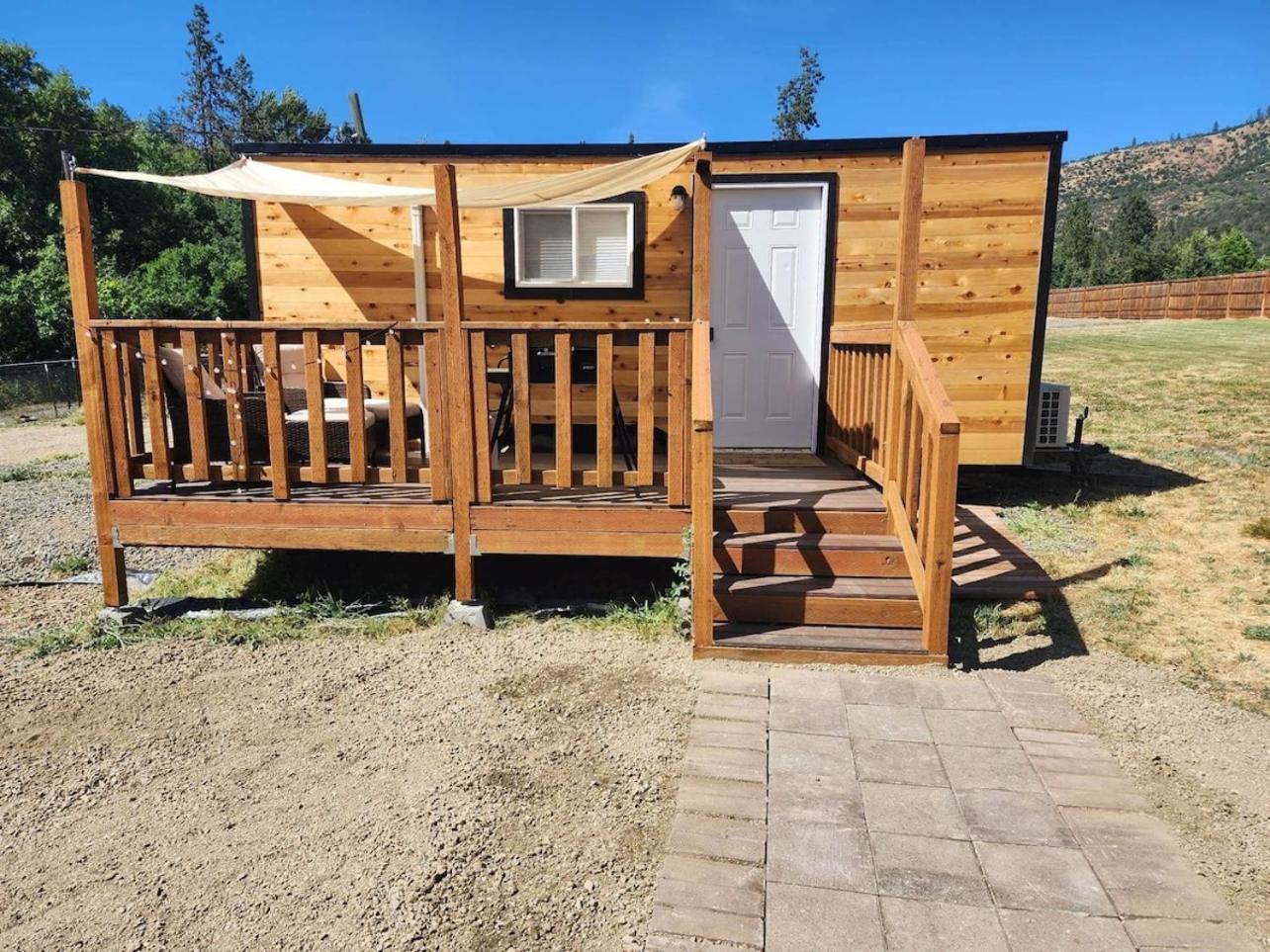 Enchanting Getaway Farmhouse And Tiny House Duo - Property Image 4