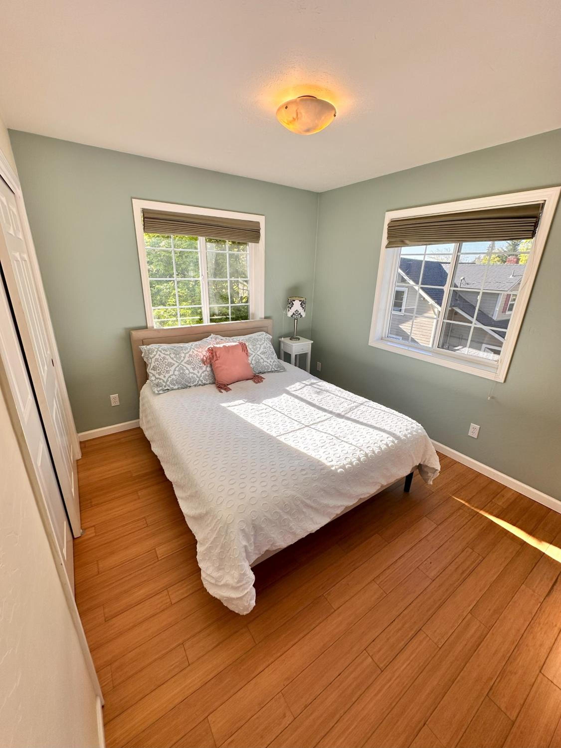 Medford Vacations - Medford Home And 2 Condos With Pool - Property Image 39