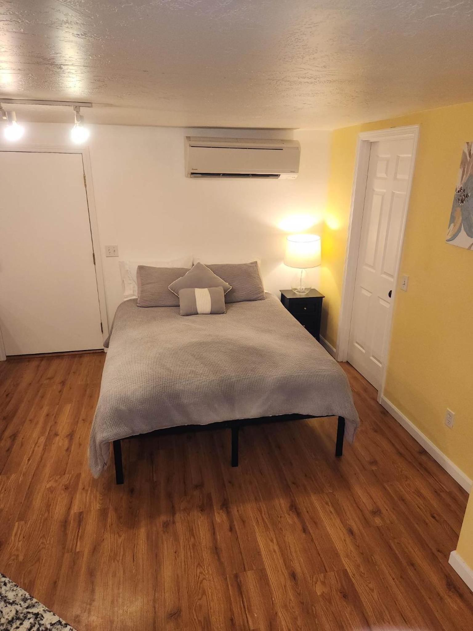 Medford Vacations - Medford Home And 2 Condos With Pool - Property Image 42