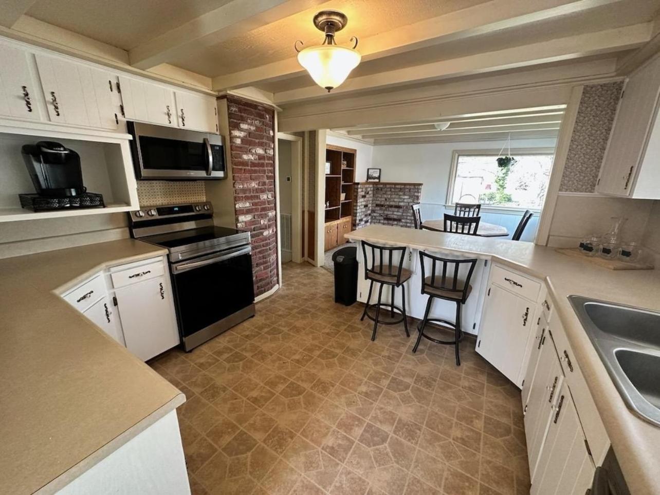 Medford Vacations - Medford Home And 2 Condos With Pool - Property Image 43