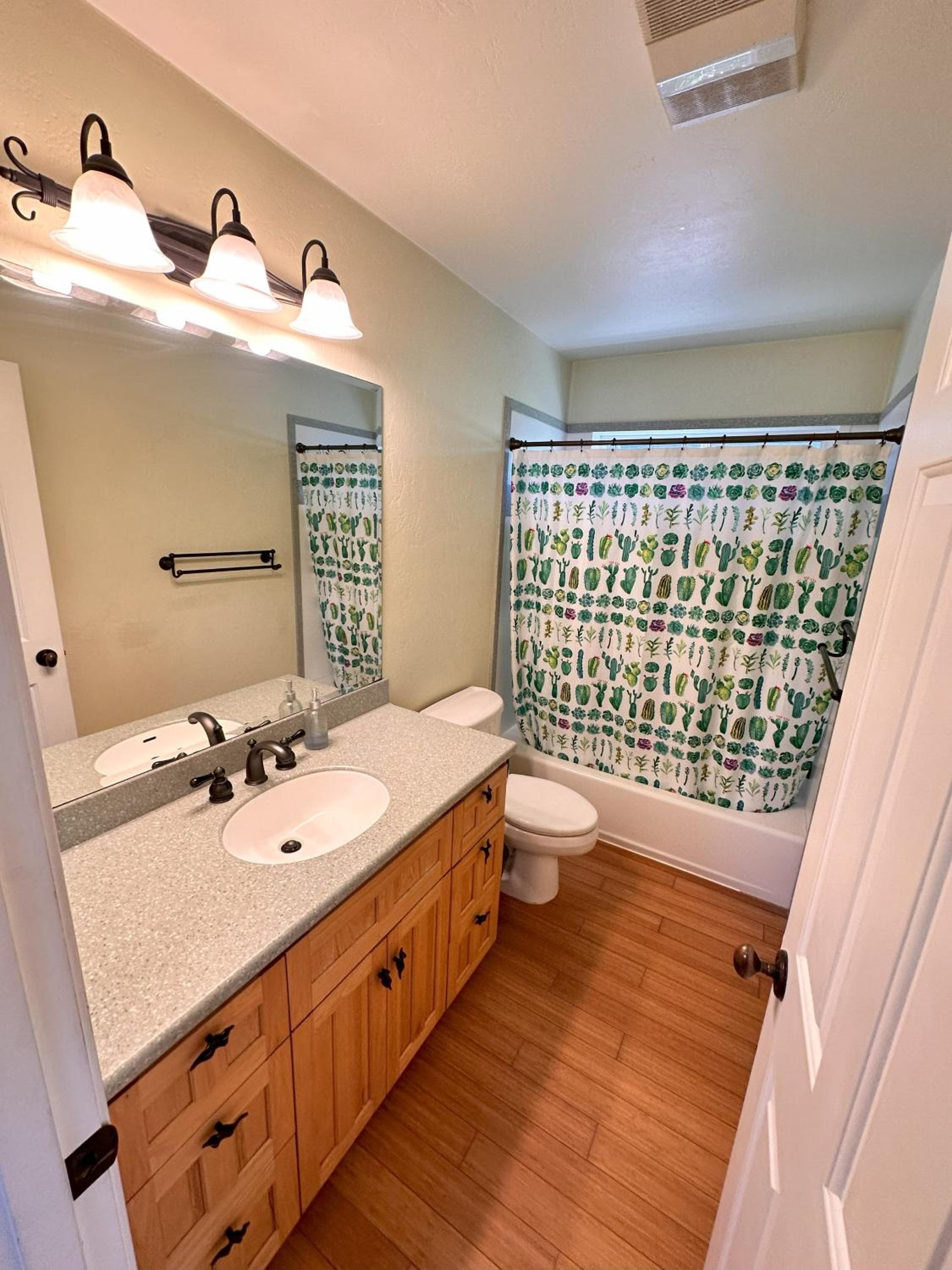 Medford Vacations - Medford Home And 2 Condos With Pool - Property Image 46