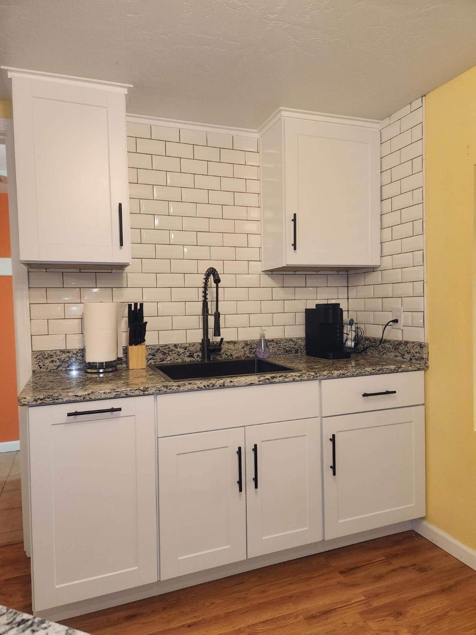 Medford Vacations - Medford Home And 2 Condos With Pool - Property Image 2