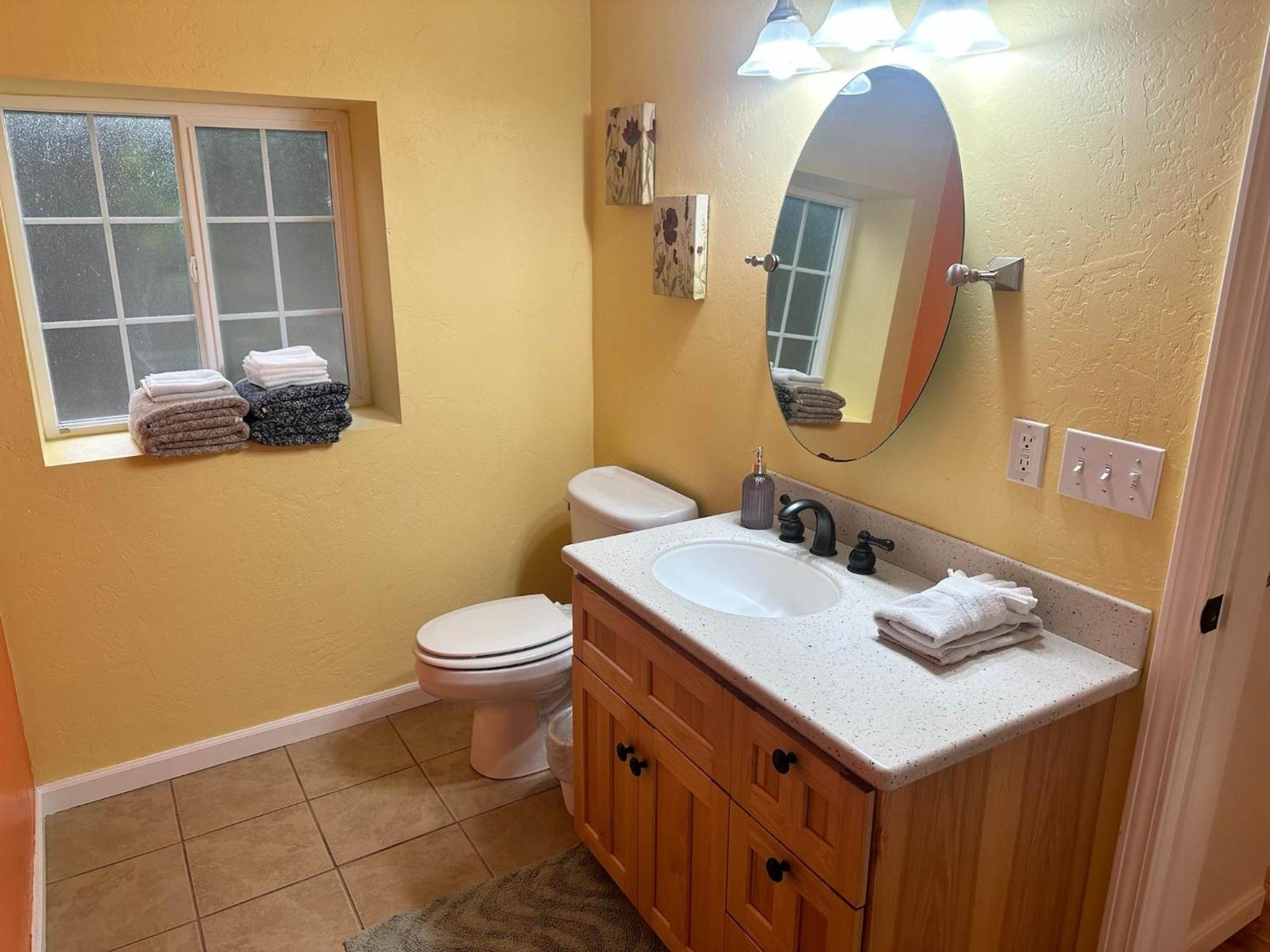 Medford Vacations - Medford Home And 2 Condos With Pool - Property Image 7