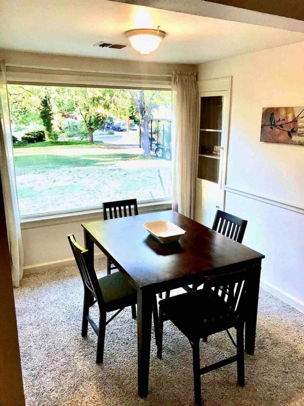 Medford Vacations - Medford Home And 2 Condos With Pool - Property Image 10