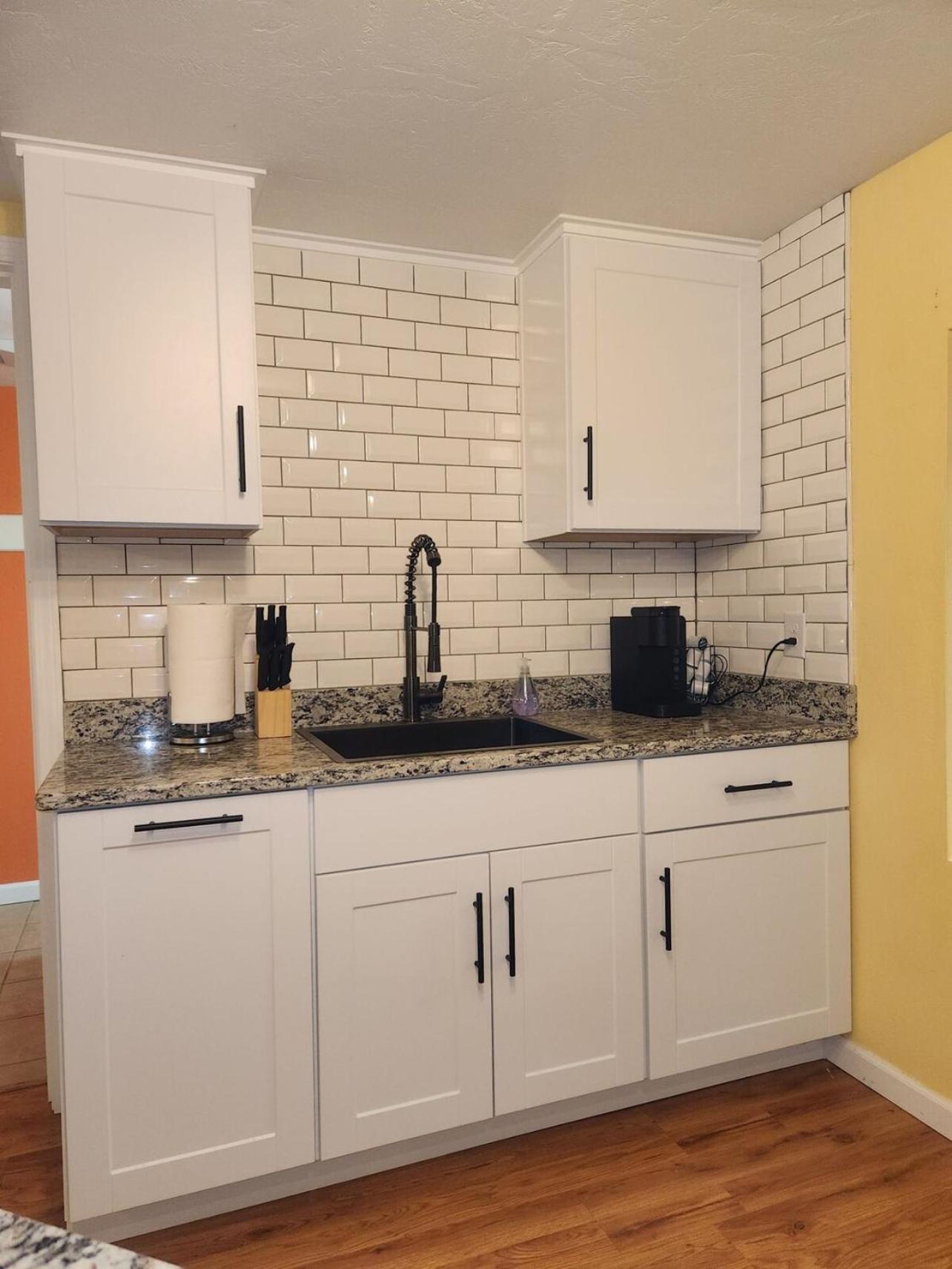 Medford Vacations - Medford Home And 2 Condos With Pool - Property Image 12