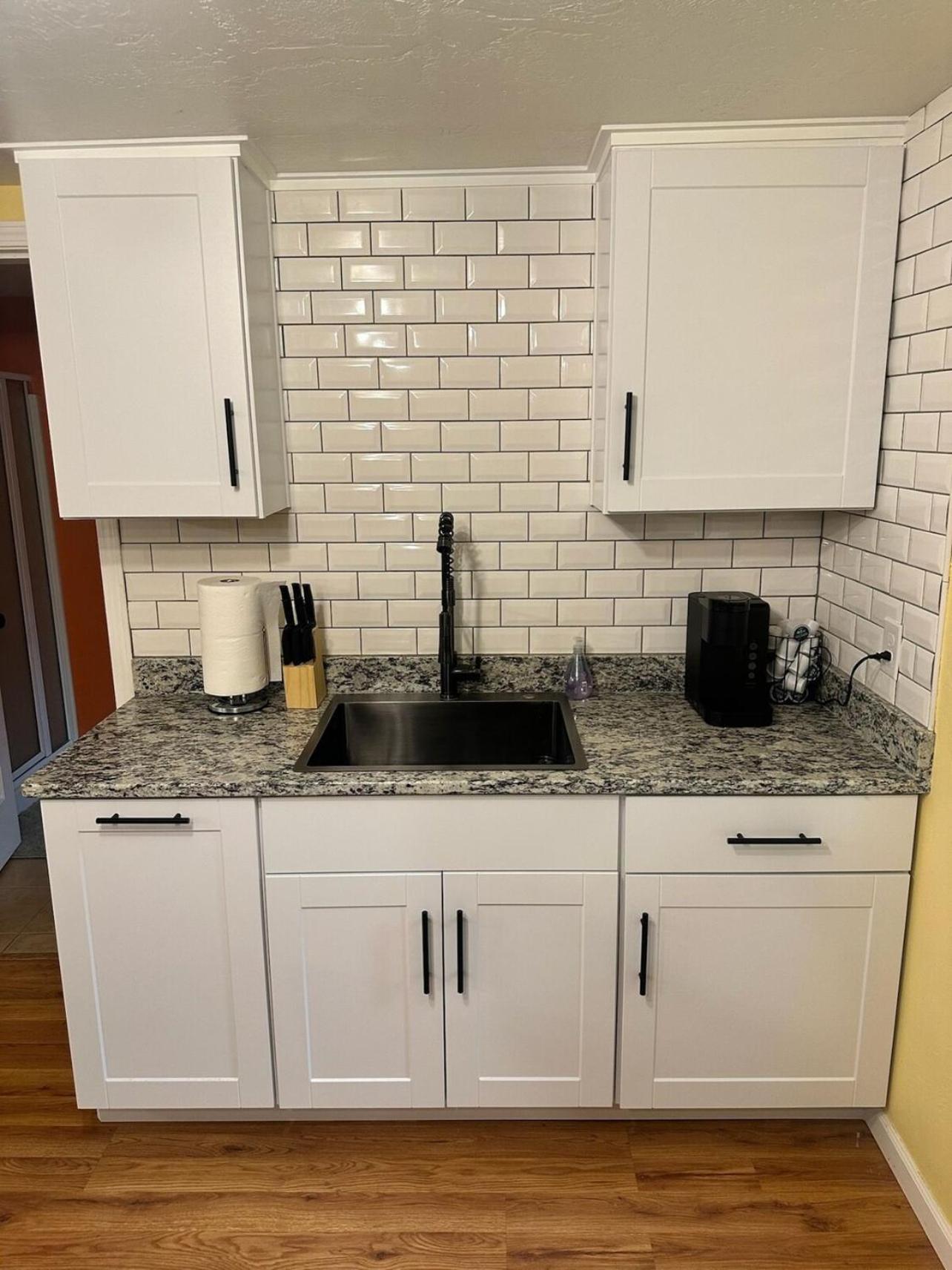 Medford Vacations - Medford Home And 2 Condos With Pool - Property Image 16