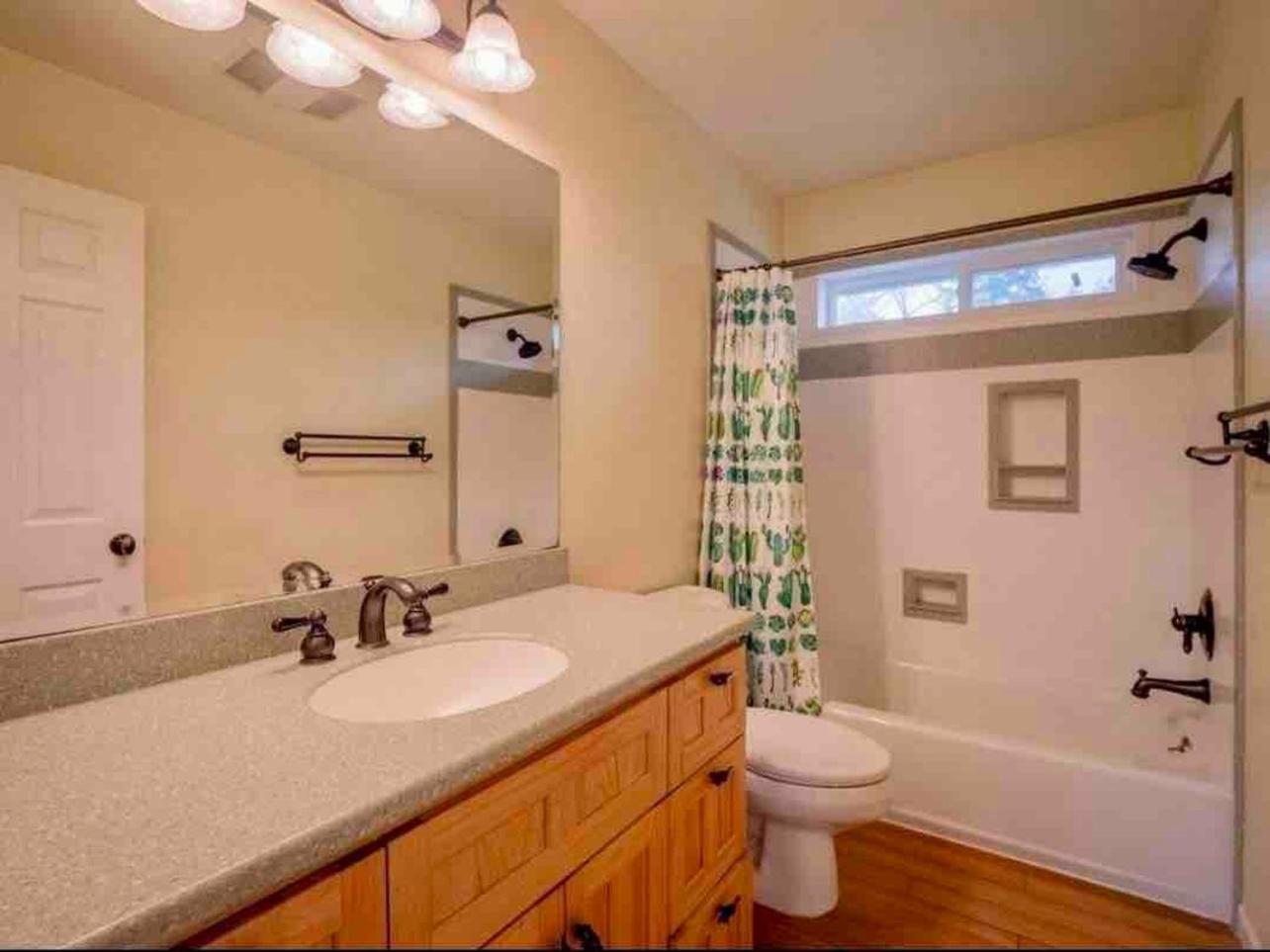 Medford Vacations - Medford Home And 2 Condos With Pool - Property Image 17