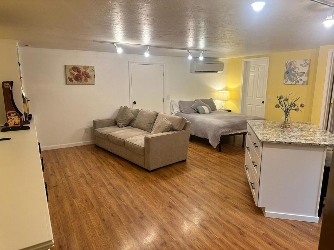Medford Vacations - Medford Home And 2 Condos With Pool - Property Image 19