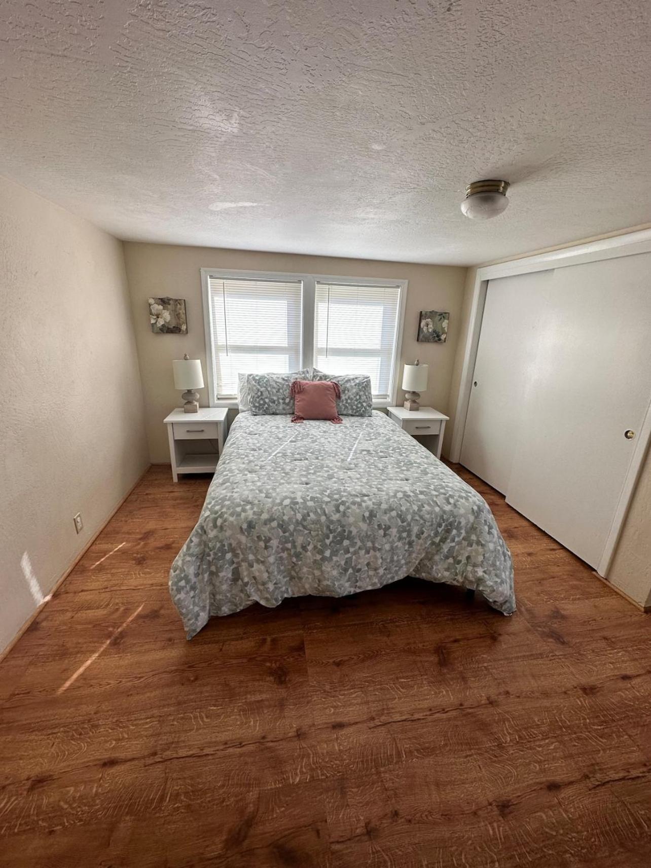 Medford Vacations - Medford Home And 2 Condos With Pool - Property Image 26