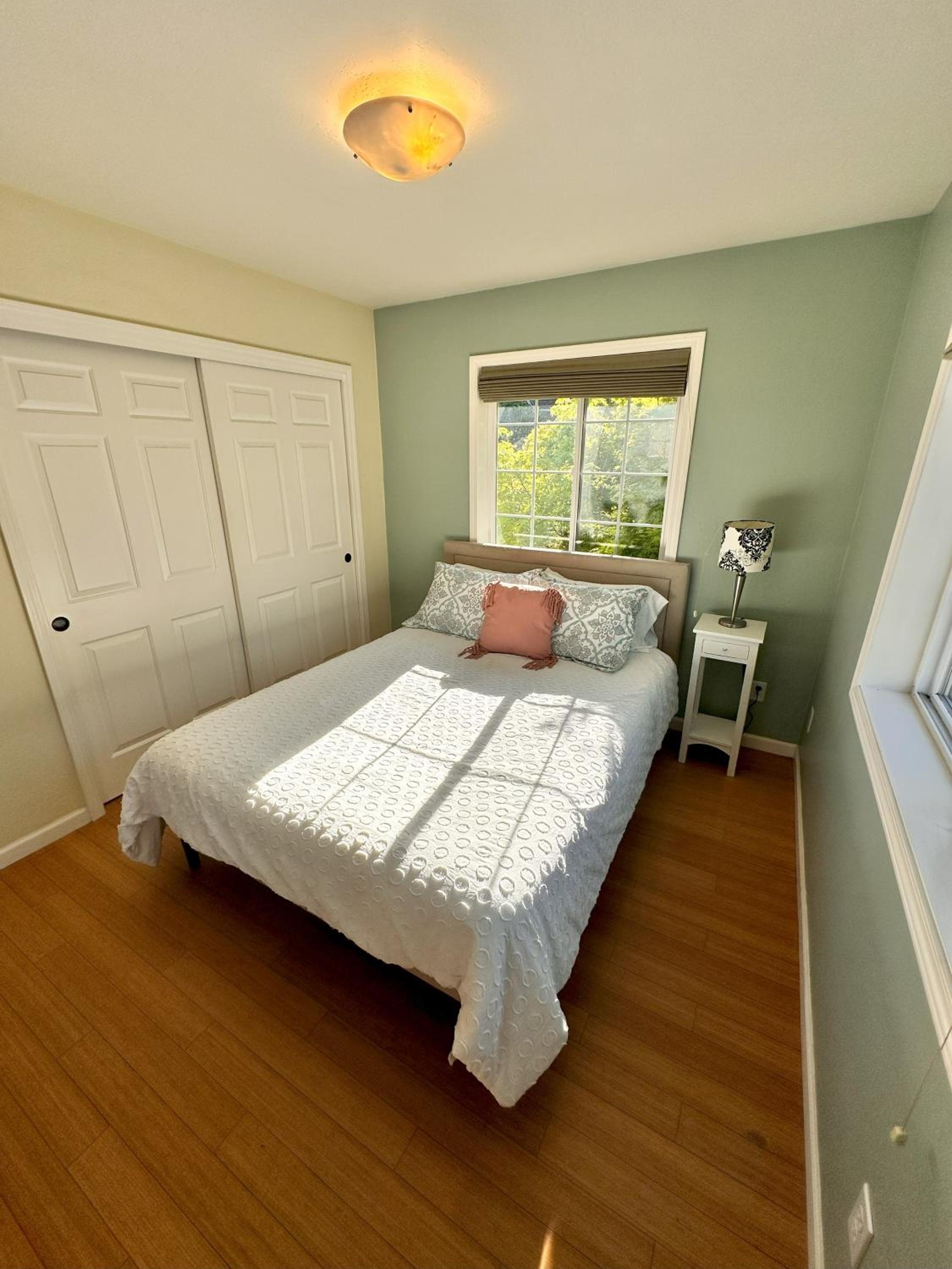 Medford Vacations - Medford Home And 2 Condos With Pool - Property Image 22