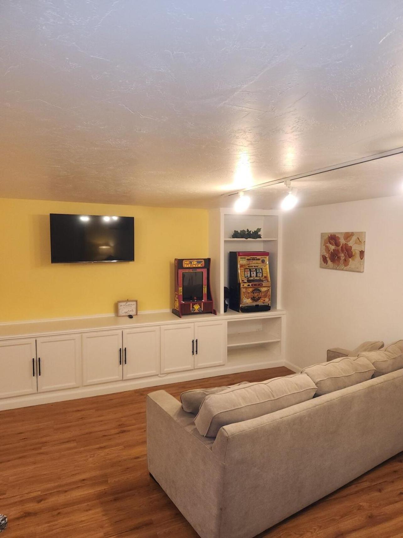 Medford Vacations - Medford Home And 2 Condos With Pool - Property Image 23